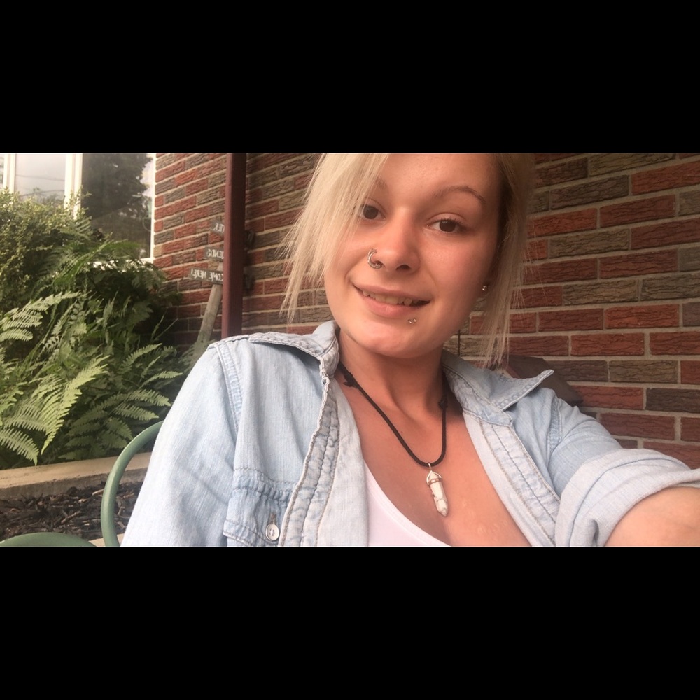 Meet your Posher, Angelia